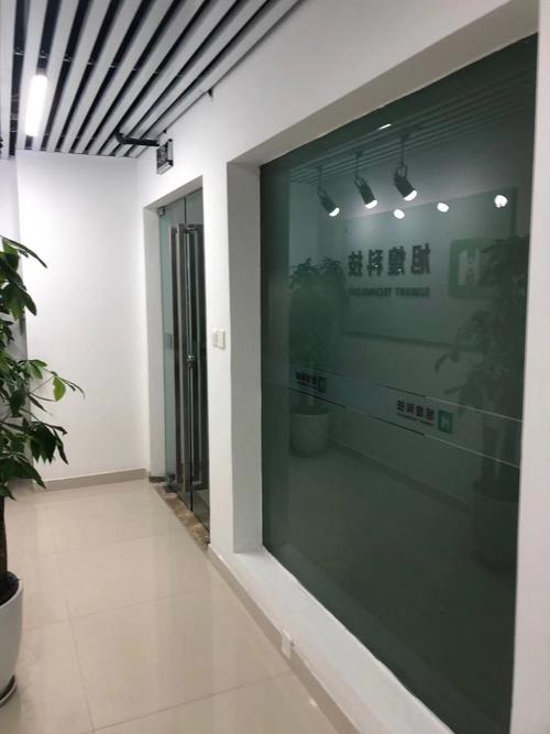 软硬件开发,销售并提供技术咨询,技术服务,技术转让;网络技术服务